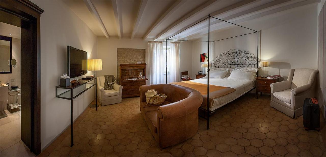 Relais&Chateaux Palazzo Seneca Norcia Exterior foto